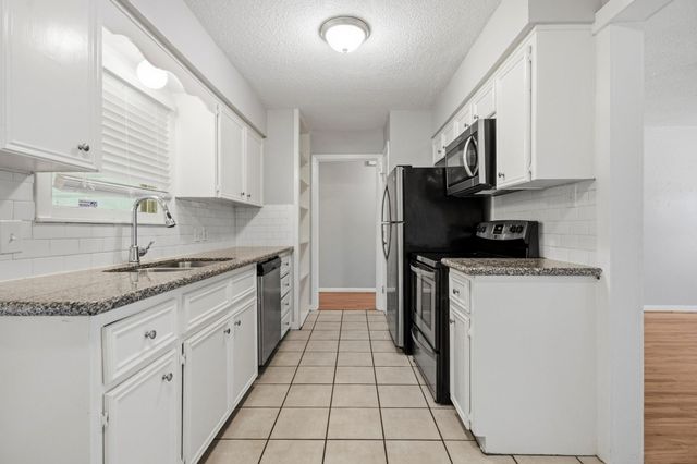 1502 15th Avenue N, Texas City, TX 77590