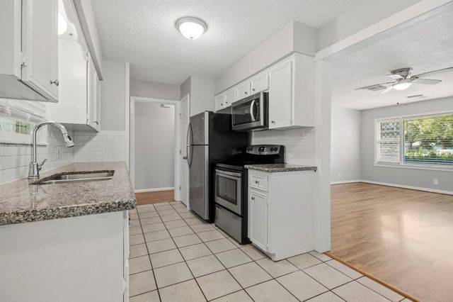 1502 15th Avenue N, Texas City, TX 77590