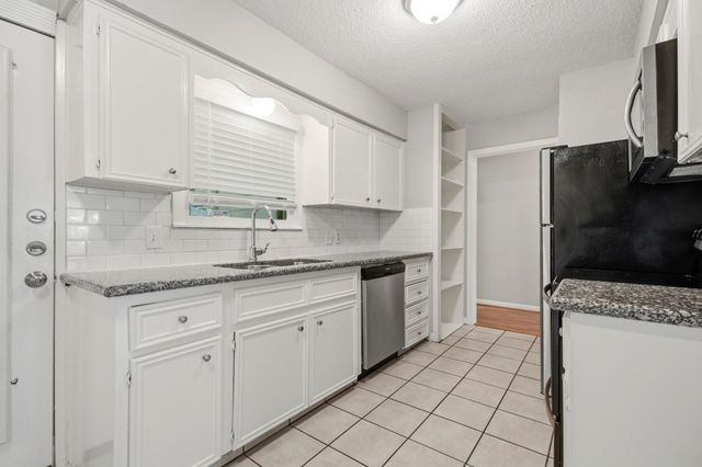 1502 15th Avenue N, Texas City, TX 77590