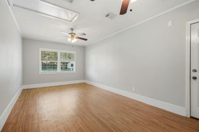 1502 15th Avenue N, Texas City, TX 77590