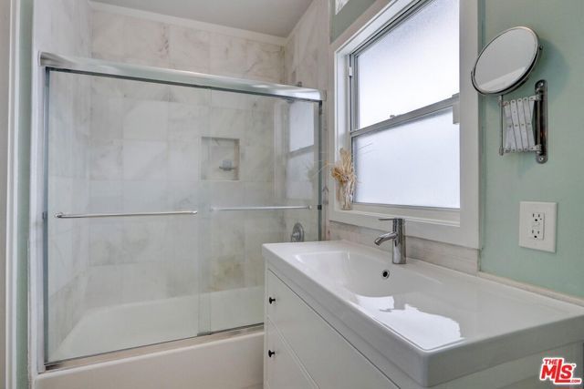 1398 N Serrano Avenue, Los Angeles, CA 90027