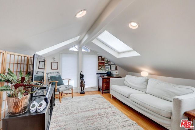 1398 N Serrano Avenue, Los Angeles, CA 90027
