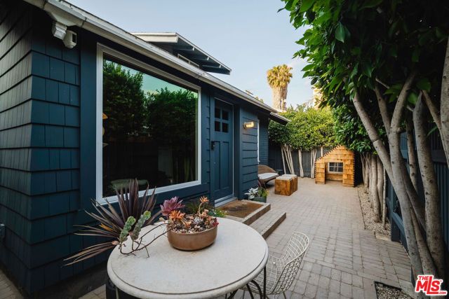 1398 N Serrano Avenue, Los Angeles, CA 90027