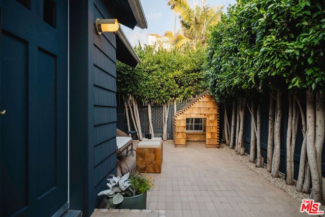 1398 N Serrano Avenue, Los Angeles, CA 90027