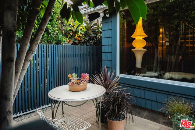 1398 N Serrano Avenue, Los Angeles, CA 90027