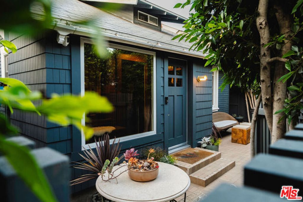 1398 N Serrano Avenue, Los Angeles, CA 90027