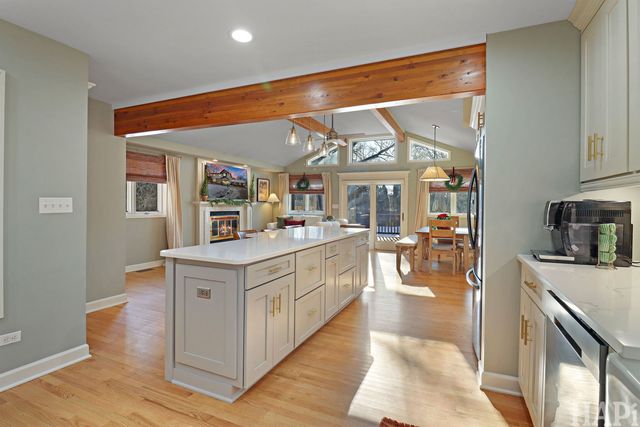 15043 W Buckley Road, Libertyville, IL 60048