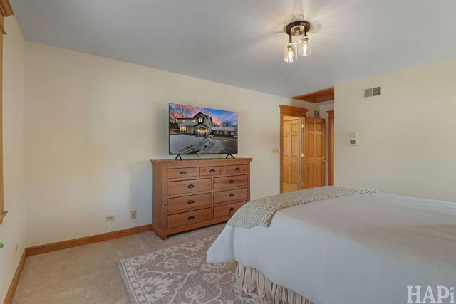 15043 W Buckley Road, Libertyville, IL 60048