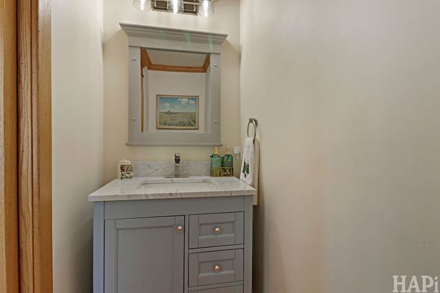 15043 W Buckley Road, Libertyville, IL 60048