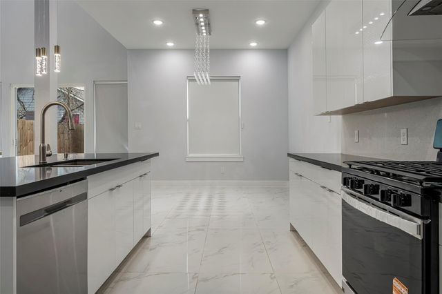 4934 Creekmont Drive, Houston, TX 77091