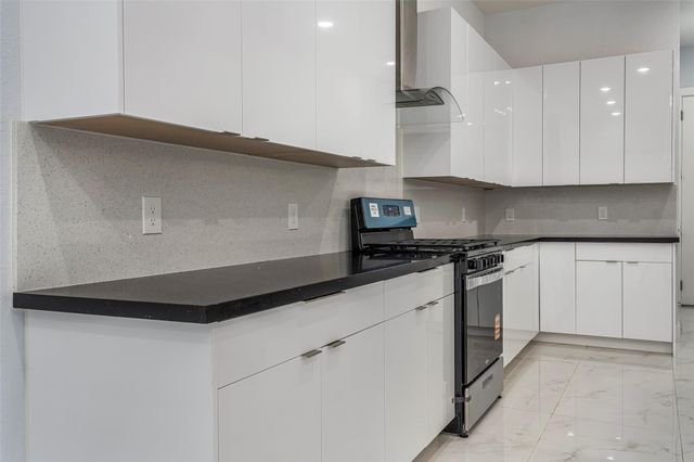 4934 Creekmont Drive, Houston, TX 77091