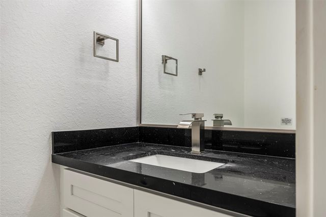 4934 Creekmont Drive, Houston, TX 77091