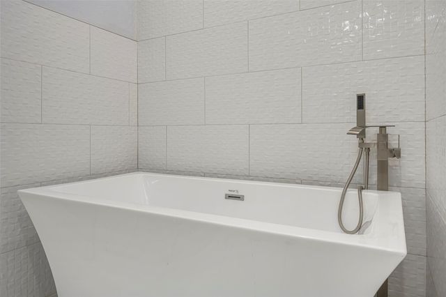 4934 Creekmont Drive, Houston, TX 77091