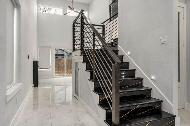 4934 Creekmont Drive, Houston, TX 77091