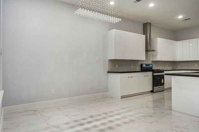 4934 Creekmont Drive, Houston, TX 77091