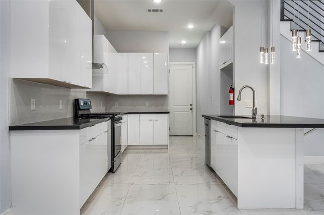 4934 Creekmont Drive, Houston, TX 77091