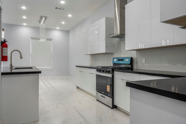 4934 Creekmont Drive, Houston, TX 77091