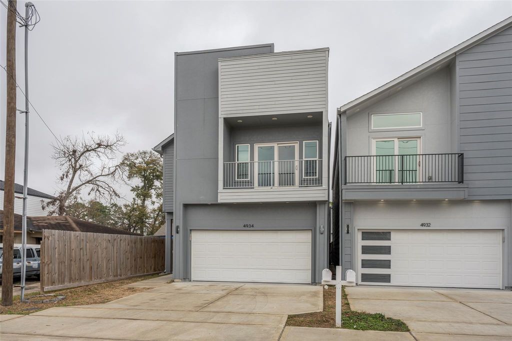 4934 Creekmont Drive, Houston, TX 77091