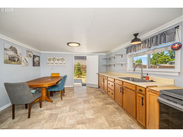 204 19TH St, Springfield, OR 97477
