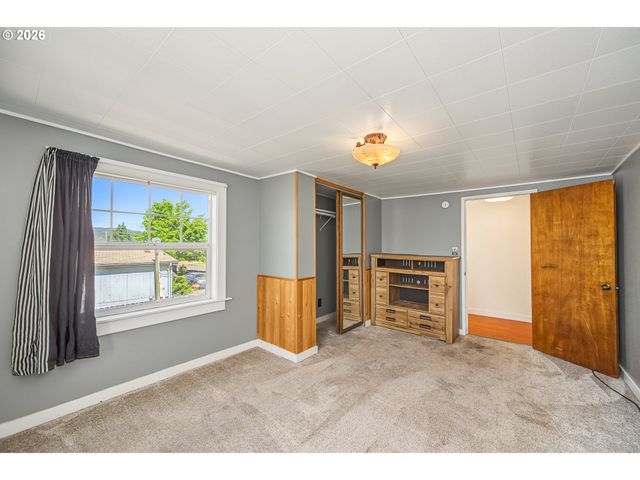 204 19TH St, Springfield, OR 97477