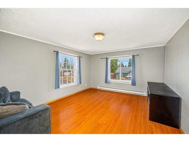 204 19TH St, Springfield, OR 97477