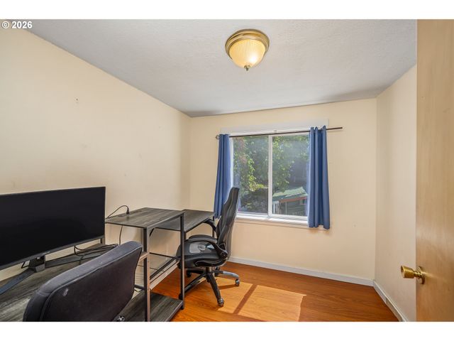 204 19TH St, Springfield, OR 97477