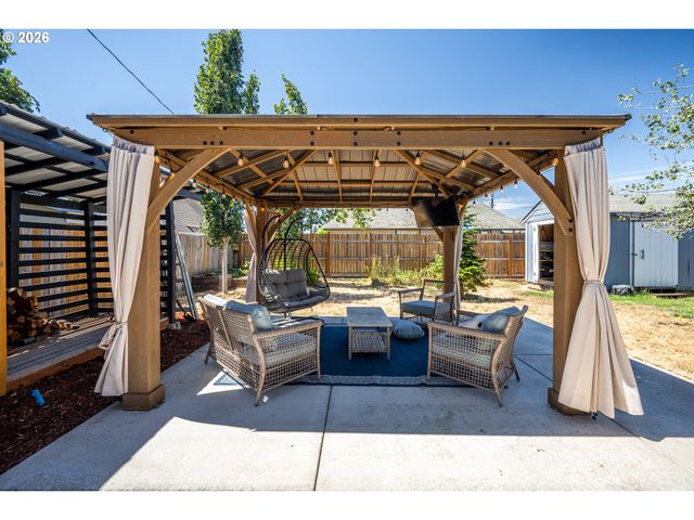 204 19TH St, Springfield, OR 97477