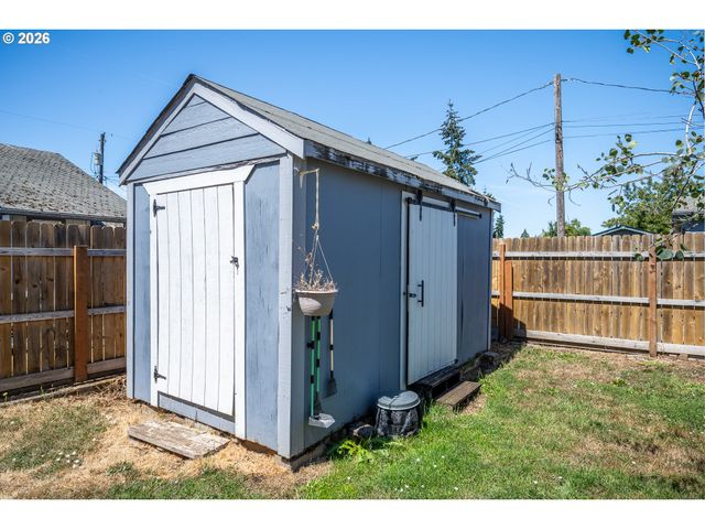 204 19TH St, Springfield, OR 97477