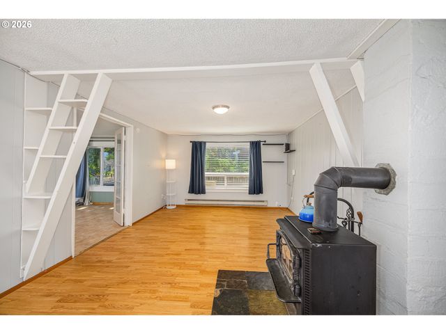 204 19TH St, Springfield, OR 97477