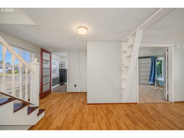 204 19TH St, Springfield, OR 97477