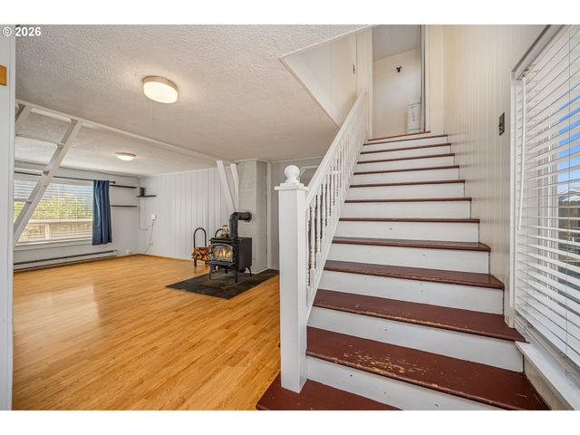 204 19TH St, Springfield, OR 97477