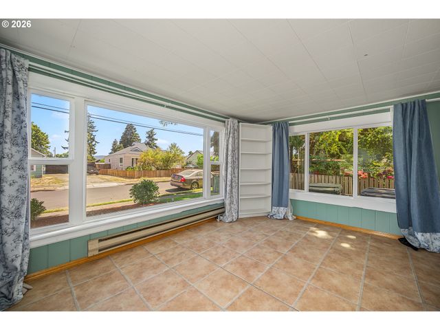 204 19TH St, Springfield, OR 97477