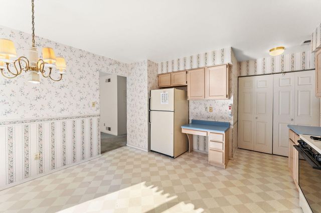 823 Spruce Lane, Schererville, IN 46375