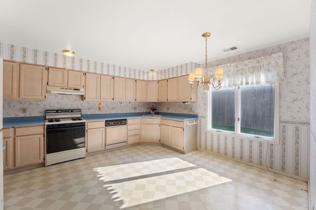 823 Spruce Lane, Schererville, IN 46375