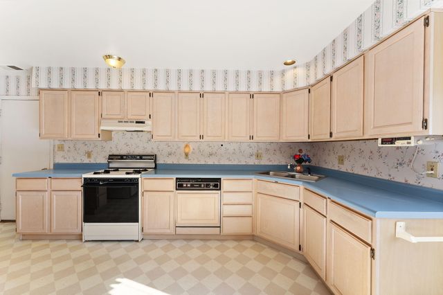 823 Spruce Lane, Schererville, IN 46375