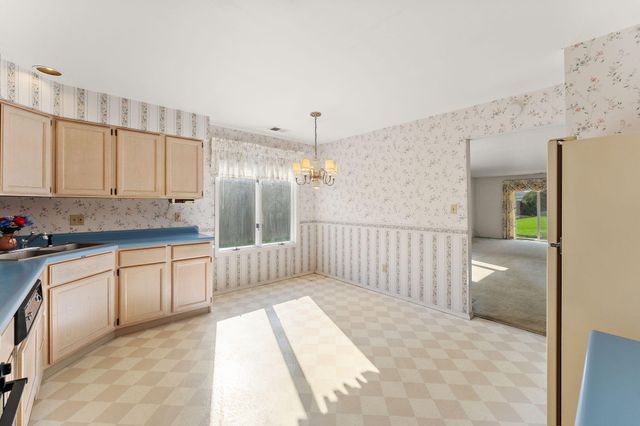 823 Spruce Lane, Schererville, IN 46375