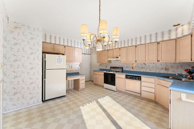 823 Spruce Lane, Schererville, IN 46375