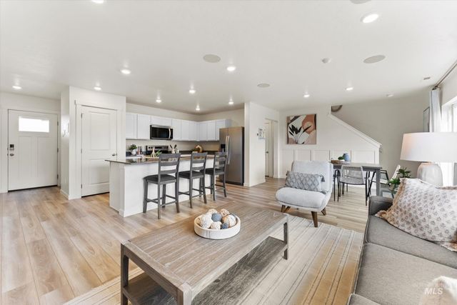 7925 E Beaufort St, Nampa, ID 83687