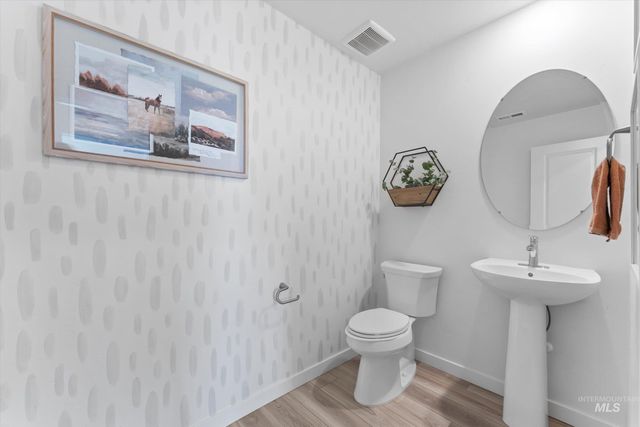 7925 E Beaufort St, Nampa, ID 83687
