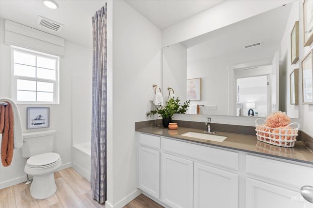 7925 E Beaufort St, Nampa, ID 83687