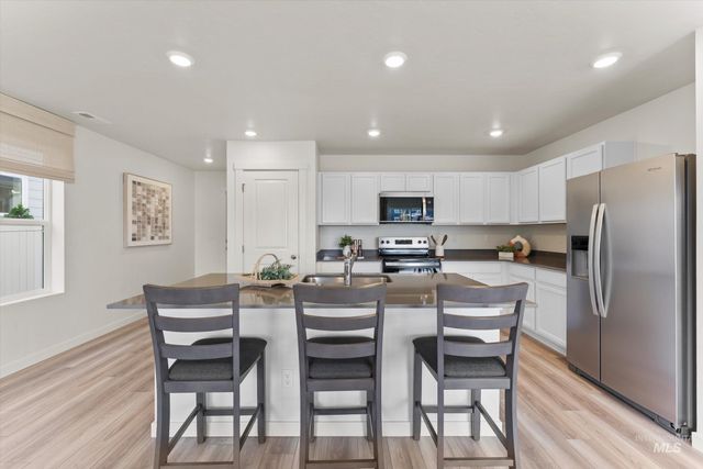 7925 E Beaufort St, Nampa, ID 83687