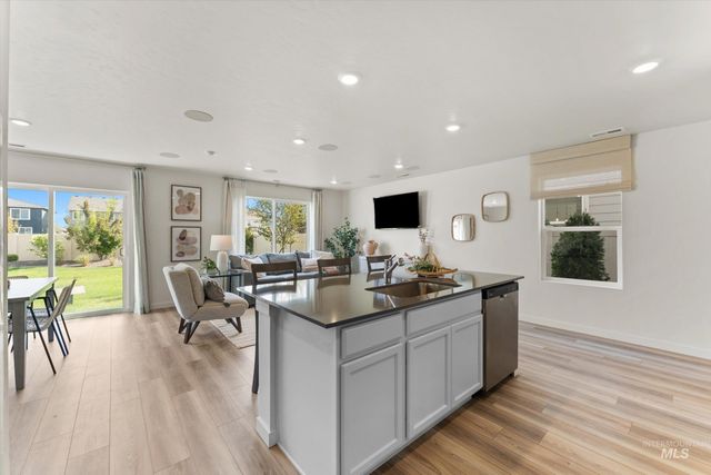 7925 E Beaufort St, Nampa, ID 83687
