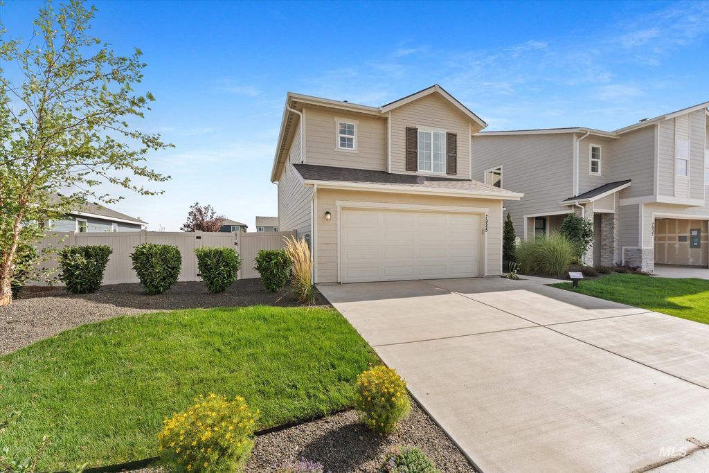 7925 E Beaufort St, Nampa, ID 83687