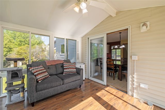 15164 Hawthorn Drive, Clive, IA 50325