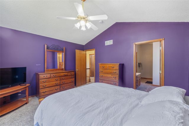 15164 Hawthorn Drive, Clive, IA 50325