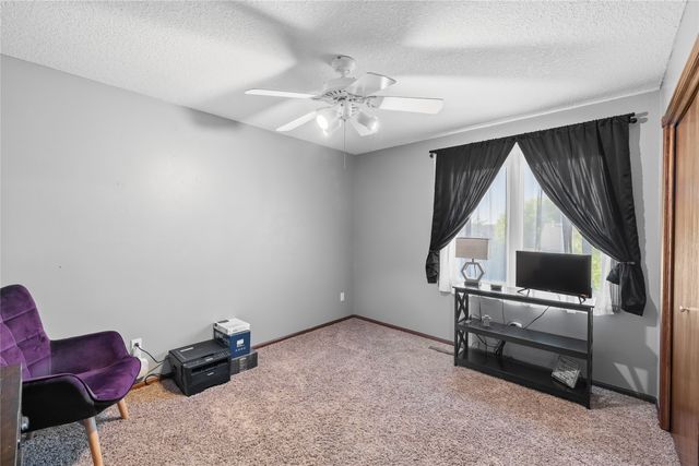 15164 Hawthorn Drive, Clive, IA 50325