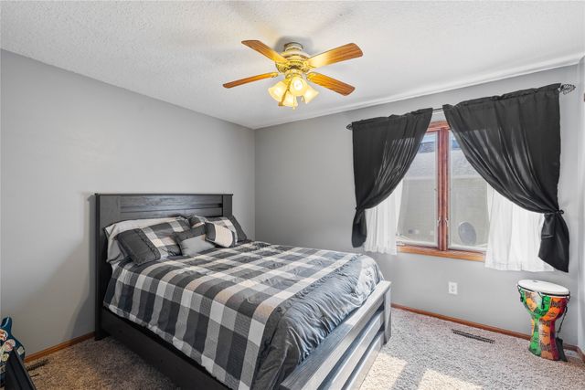 15164 Hawthorn Drive, Clive, IA 50325
