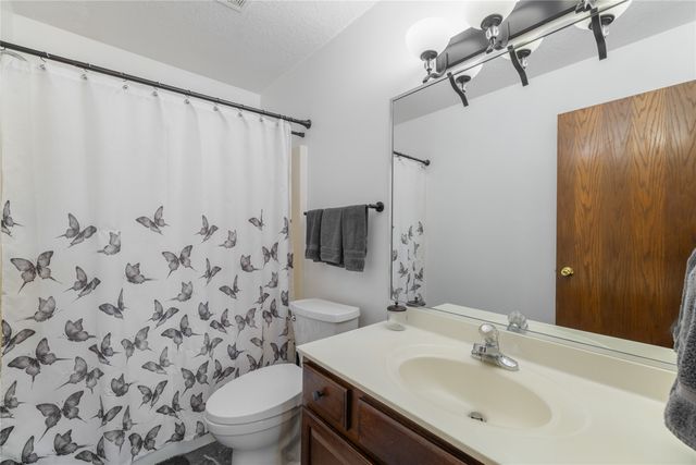 15164 Hawthorn Drive, Clive, IA 50325