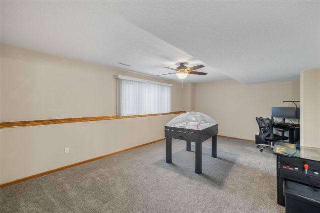 15164 Hawthorn Drive, Clive, IA 50325