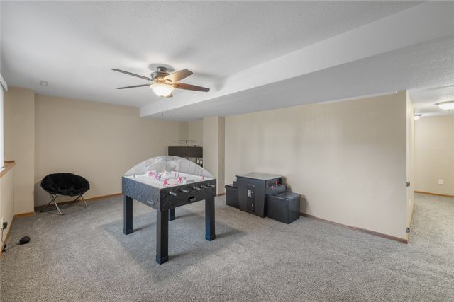 15164 Hawthorn Drive, Clive, IA 50325